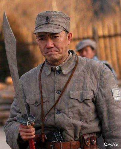 王近山|他是历史上真正的李云龙，因作风原因连降两级，上司见他还得敬礼