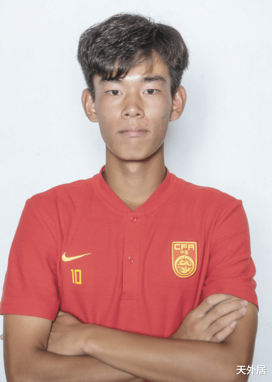 『中国足球』中国足球有希望！陈戌源差点公布大好消息，记者替他说：崛起一代