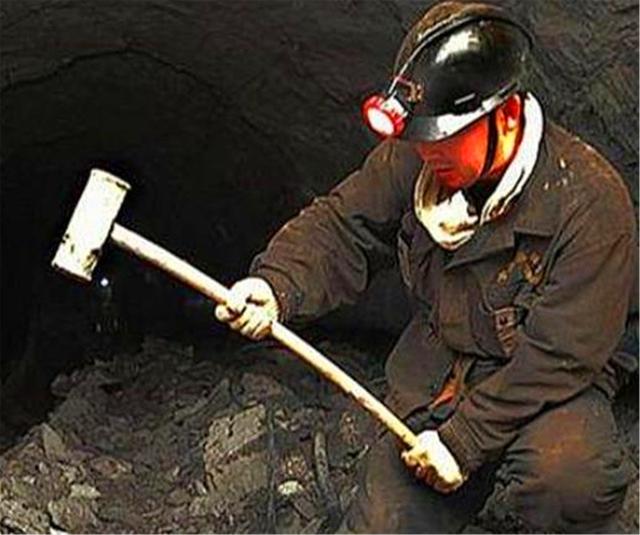 晓君侃史|陕西小伙挖到6吨重夜明珠，专家估价26亿没人买，后来成“路灯”