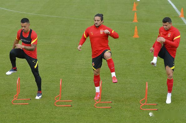 「国足」国足迎来重大利好!李铁吃下定心丸!豪华锋线,世界杯定了?