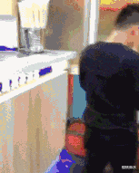 |搞笑GIF趣图：在健身房这样骑车减肥，还不如在路上骑车锻炼！