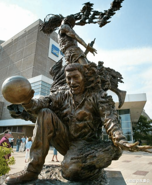 【查尔斯·巴克利】NBA中那些球员雕像，巴克利的雕像太可怜，乔丹的雕像无可比拟