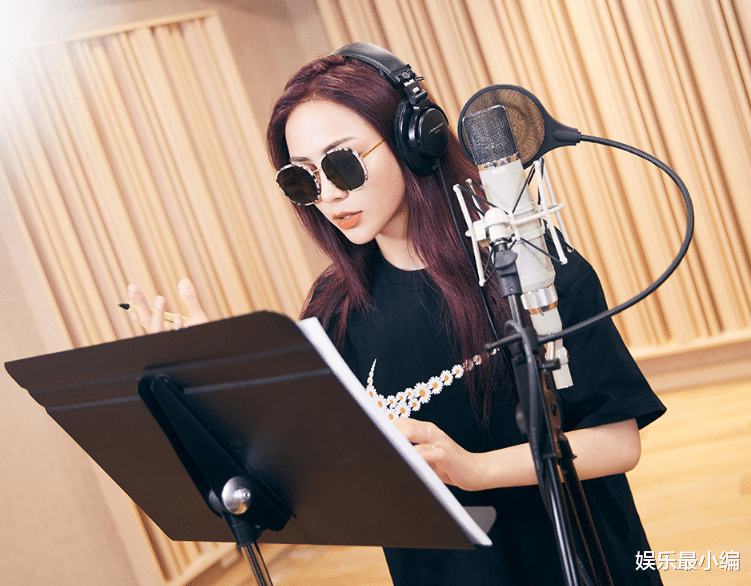 the nine|THE9官宣首张专辑，全员黑白造型超炫酷，我却在关注作词的成员