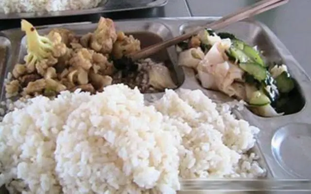 []世界各个国家的小学生午餐, 中国学生: 你们聊, 我先走了