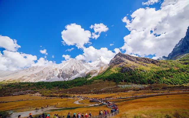 稻城亚丁■川西最热旅游景区，“稻城亚丁”旅行攻略，出发前要了解