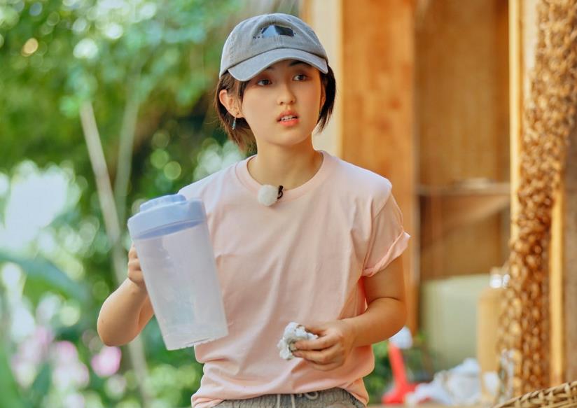 |张子枫高考分数只有390?看到拍戏时的成绩,这分数我不信