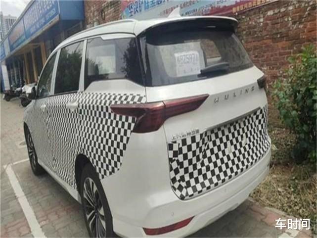 哈弗H6|五菱宏光坐不住了！又一国产“神车”来袭，轴距2米8，总算没白等