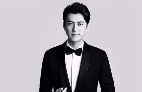 『杨超越』靳东被问:胡歌和王凯找你借钱,你借给谁?靳东的回答暴露人品