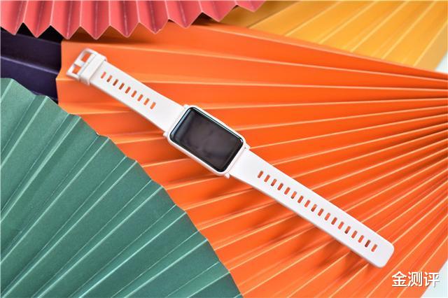 高通骁龙|荣耀手表ES实际体验如何：1.64英寸大屏，丰富健康监控管理