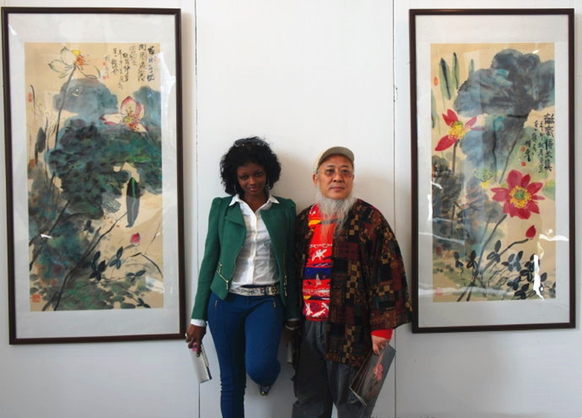 趣观历史|9年前，中国53岁知名画家不顾非议娶24岁非洲娇妻，现状如何？