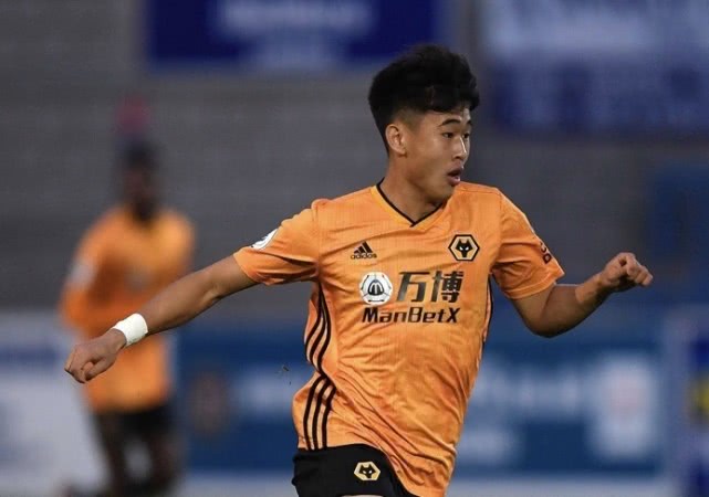 『英超』曝19岁英超新星或为国足出战！里皮助教：我会打电话向李铁推荐他