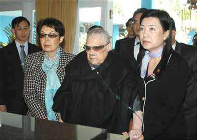 「蒋经国」1988年，蒋经国病逝，随后3年2个儿子去世，对蒋方良打击很大