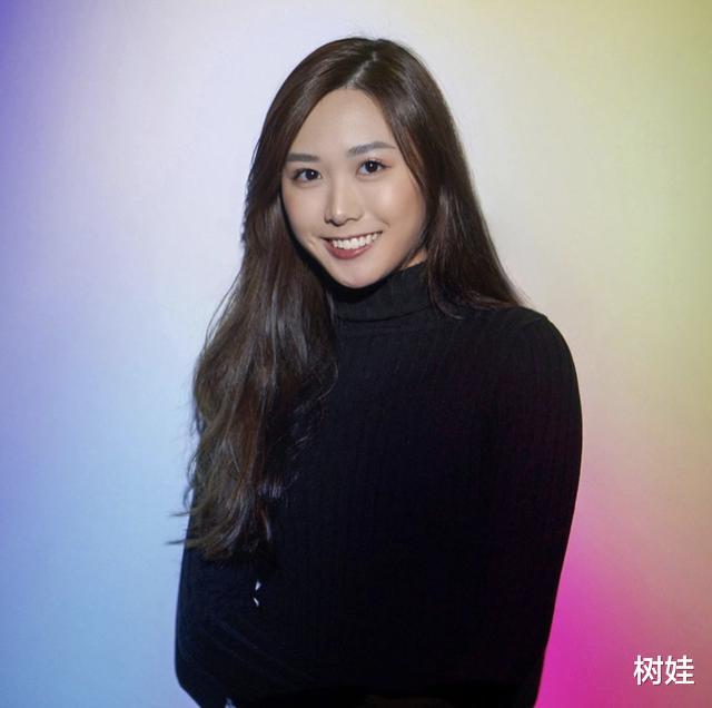 李丽珍@54岁李丽珍自掏腰包花千万为女儿买房，23岁许倚榕颜值高遗传母亲