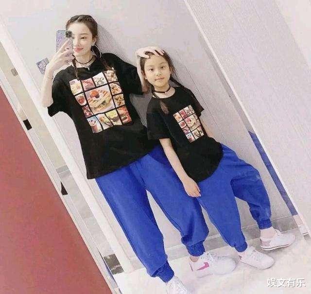 『李小璐』李小璐带女儿骑单车超温馨,甜馨脚上球鞋暴露生活水平,贾乃亮知道吗?