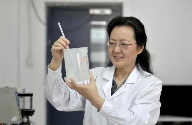 科学家|比钢还硬的纸，被美日卖出天价，中国这个这个科学家立了大功！