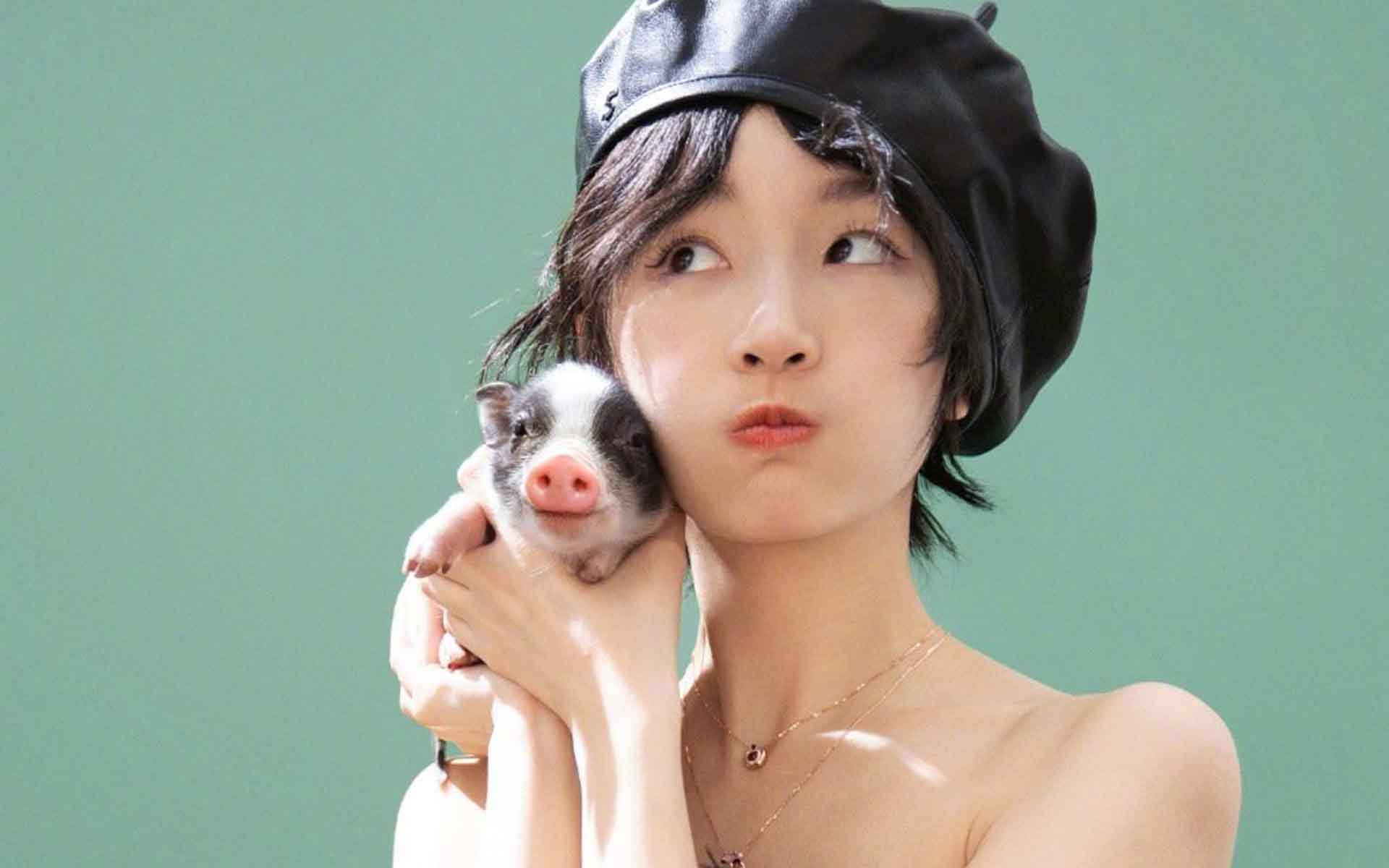 谋女郎@她被称作“最丑谋女郎”，颜值不高饱受争议，如今一举拿下影后完成逆袭