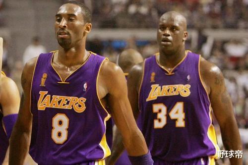 艾弗森■湖人01年与76人总决赛第一战，艾弗森狂轰48分，奥尼尔44分，那科比呢？