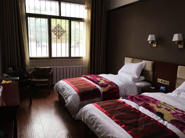 #浦东新区#走入甘南秘境，到达传说中的郎木寺镇，一脚跨两省啦