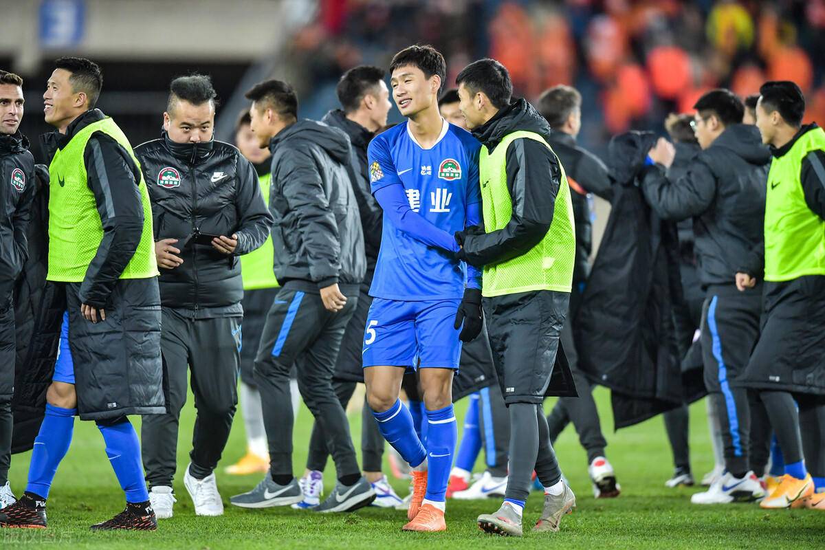 河南建业|昔日鲁能悍将如今在建业成替补，未来可考虑改位置，成中锋黑马