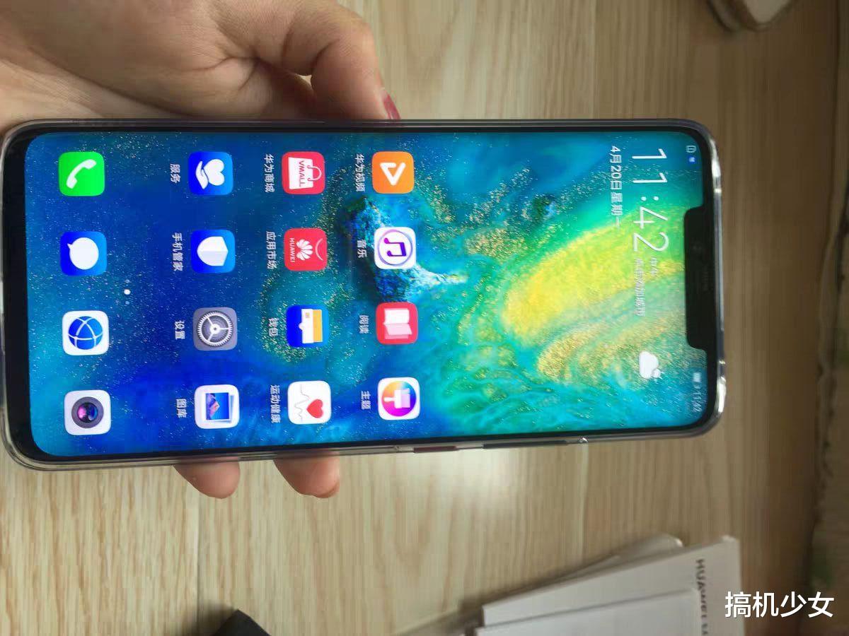 「iphone12」从5999跌至3199，2K曲面屏+徕卡三摄+无线充电，余承东彻底清仓