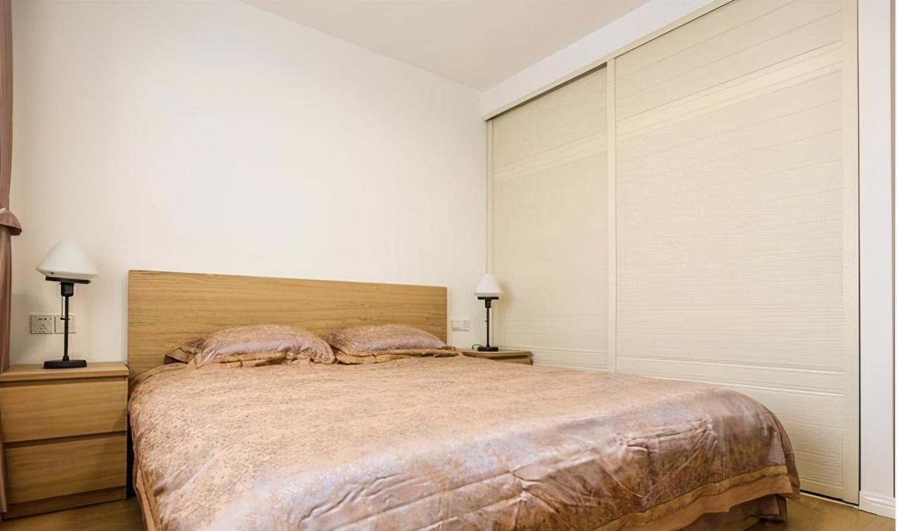 |简约装修的新房入住，原木材料为主的设计更温馨，客厅效果最漂亮