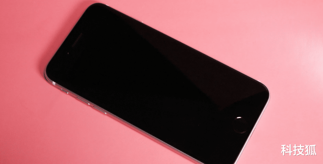 [苹果]iPhone SE 比贵 2000 元的 iPhone 11 差在哪？