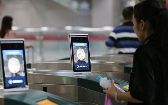 智能手机▲支付宝再向前一步,马云投30亿让我们放弃手机扫码,微信措手不及