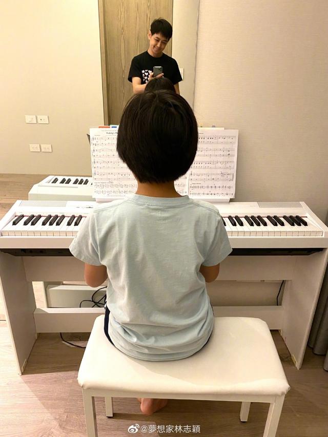 爸爸去哪儿|《爸爸去哪儿》萌娃长大啦！第10位长相像何炅，他11岁就上大学？