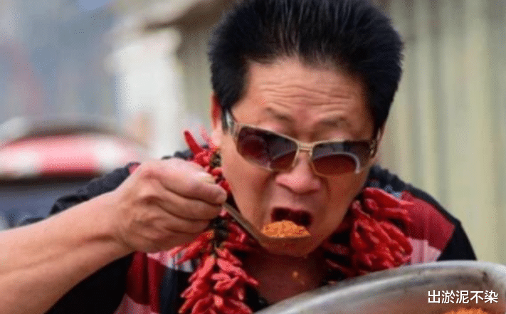 辣椒|“中国辣王”一天吃五斤辣椒，嫌不辣配白酒喝，现状让人不敢相信