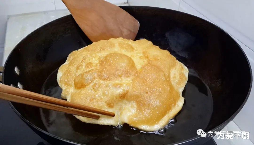 面粉■面粉这做法太香了,开水一烫,焦脆又空心,比油饼鸡蛋饼好吃几十倍