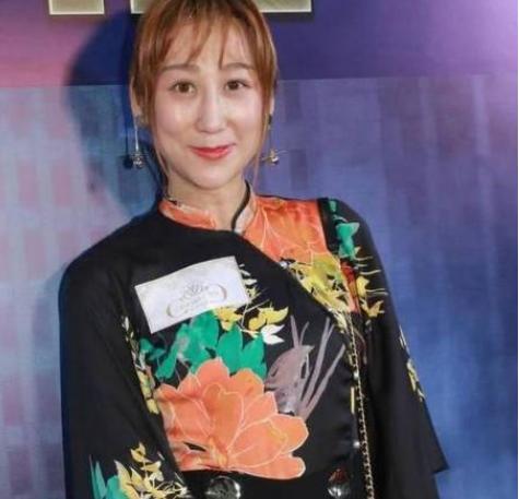 蒋丽莎|34岁蒋丽莎近照，5年生4胎没坐过月子，如今比50岁老公还老