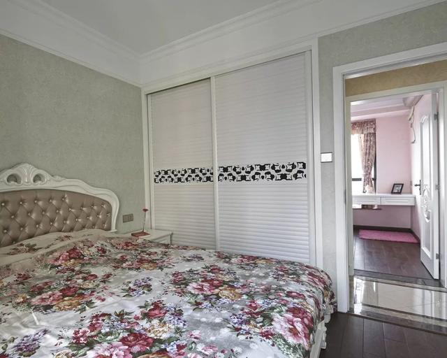 「」亲戚都来参观我的新家，简单大气的装修，是我心中理想的家