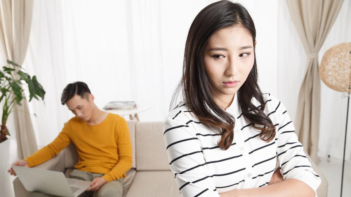 【肝脏】女性一过45岁，为何都喜欢分床睡觉？真实的原因有3个