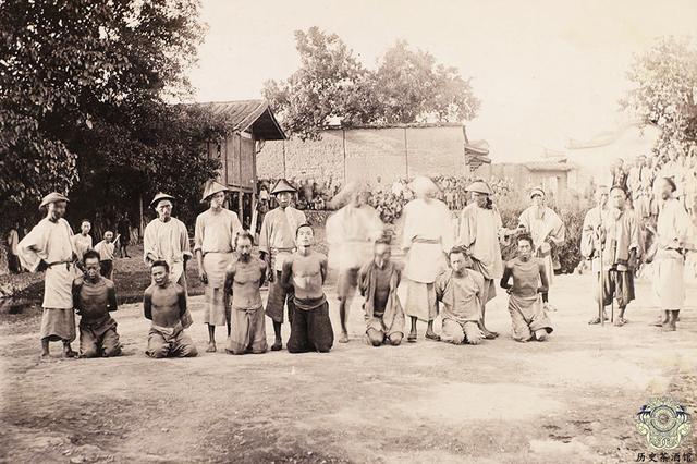 老照片：一组真实的清末刑罚老照片：刑罚种类五花八门，图九女子饱受折磨