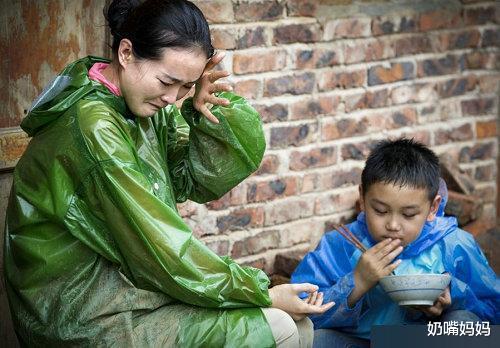 郭晶晶|王艳“富养”儿子，郭晶晶“穷养”儿子，两个孩子差距显而易见