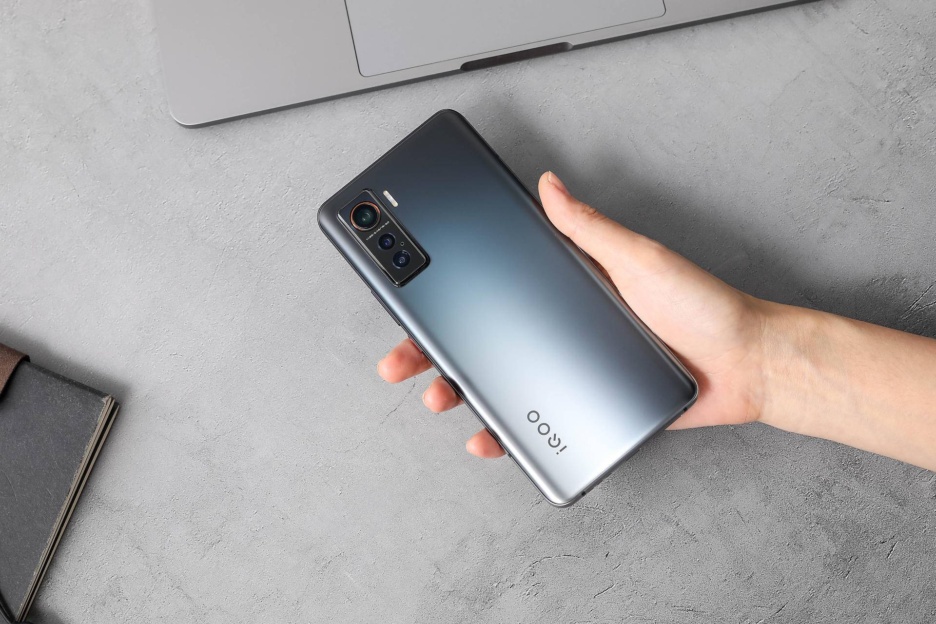 iQOO 5|性能与影像并驾齐驱,专业影像系统让iQOO 5更显旗舰本色