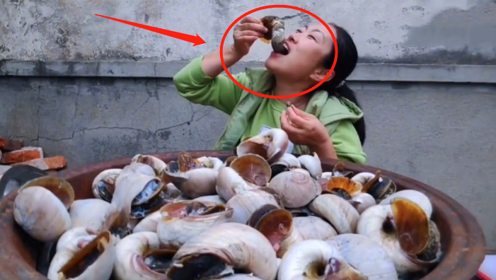 「香螺」快手网红吃100个“香螺”，掰开肉画风突变，网友直呼：别吃了！