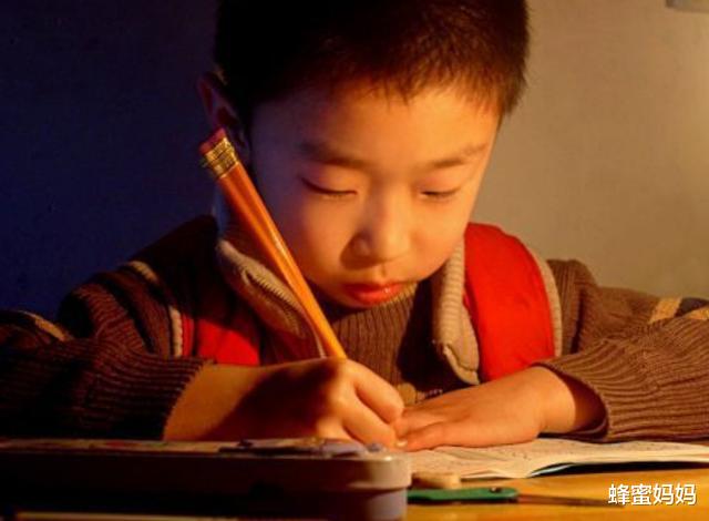 作文|老师让写800字作文，小学生为凑字“各显神通”，网友：笑出泪