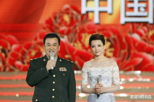 黄宏|24次荣登春晚,60岁靠人搀扶走路,职务被免后,黄宏现状令人堪忧