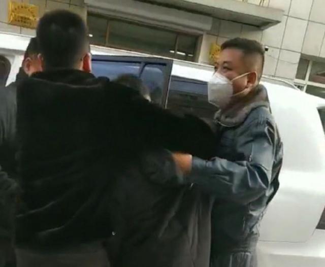 那点事儿 不出所料！吉林“四平大壮”已被抓，事先将一男子非法塞车扣押