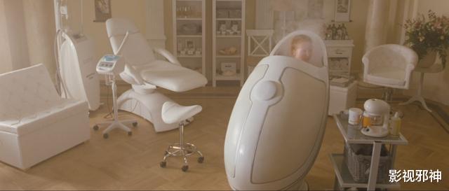 #艾娃#这部关于「臀部」的电影，污到深处有点萌