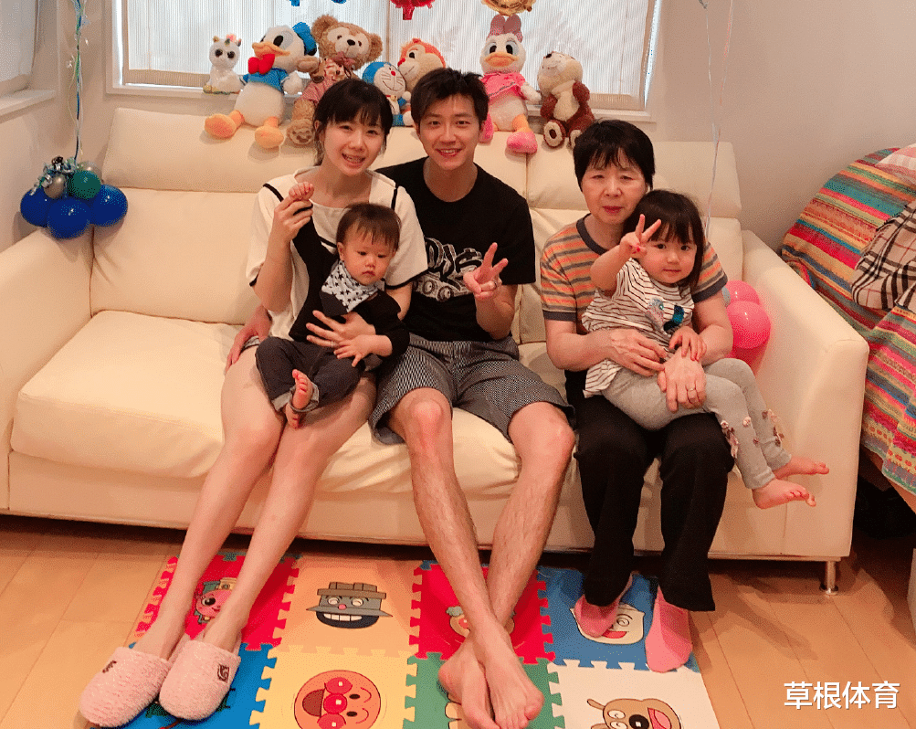 福原爱■福原爱晒图：爱美甲爱到想开店的冲动，粉丝留言：这么好看