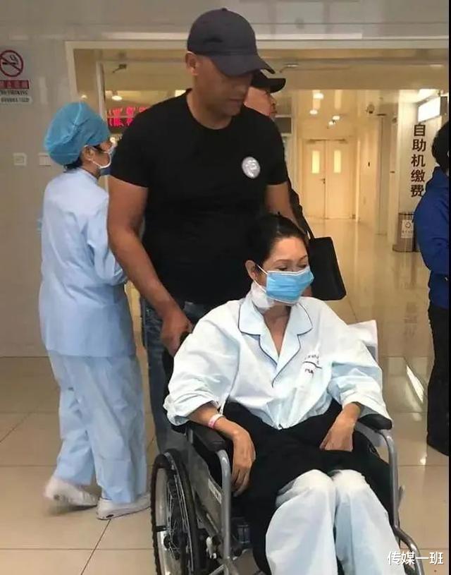 张咪|父母双双入狱,与毛宁起冲突被封杀,乐坛天后张咪现状如何?