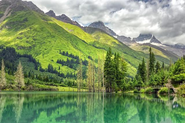 #贡嘎#集合了所有藏区景色的绝美目的地，现在去正好