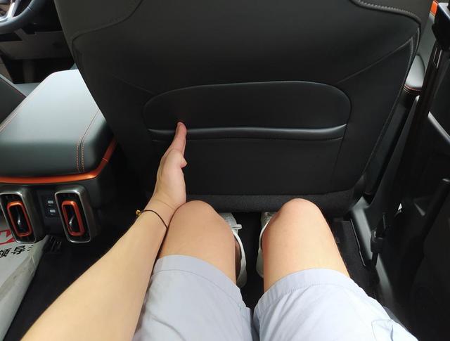 哈弗|实拍哈弗大狗：承载式车身，通过性却很高，内饰科幻