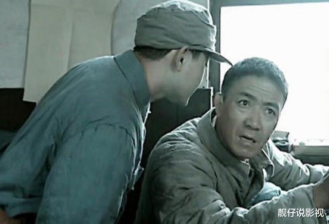 【李云龙】亮剑：同样是官复原职，老版李云龙随口发牢骚，新版的做法让人不解