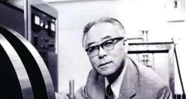 「中国国籍」为了拿百万年薪，放弃中国国籍给美国研制导弹，如今却想回国养老