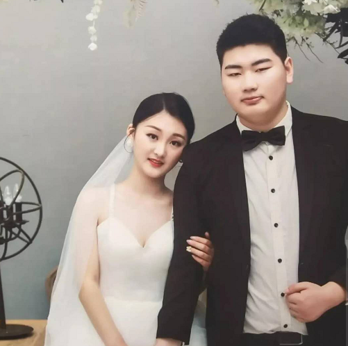 朱之文|朱之文儿子结婚好气派，精装婚房还有落地窗，现场钞票多到捆几沓