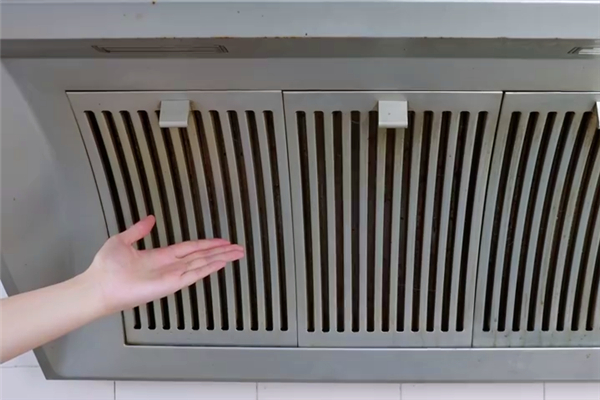 |再脏的抽油烟机,不拆不卸,用一个口罩就搞定,一点油污都没有