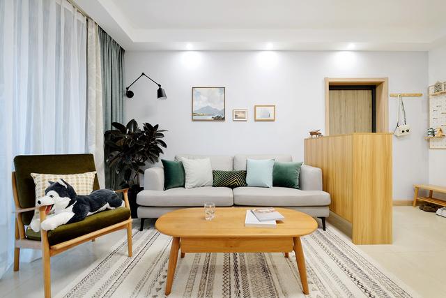 |两口子装修新房,全屋北欧风格,餐厅木饰面当背景墙,舒适度满分